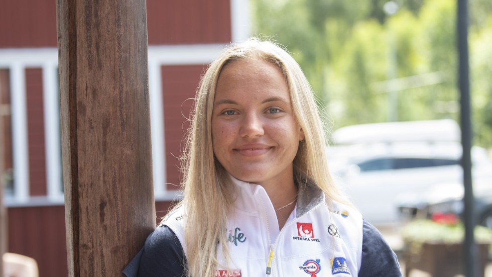 Linn Svahn fick först nu sitt pris för segern i sprintvärldscupen i skidor.