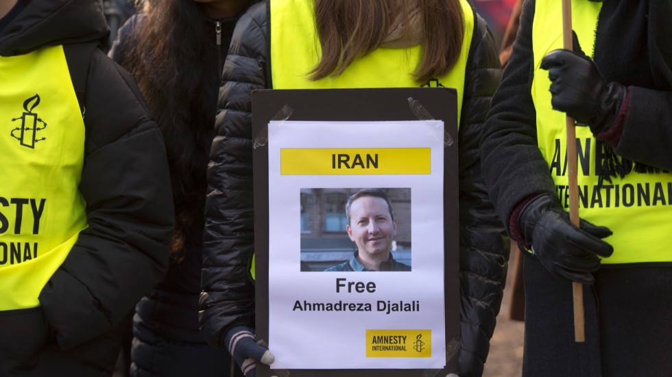 Demonstration utanför Irans ambassad på Lidingö för den fängslade KI-forskaren Ahmedreza Djalali. Arkivbild.