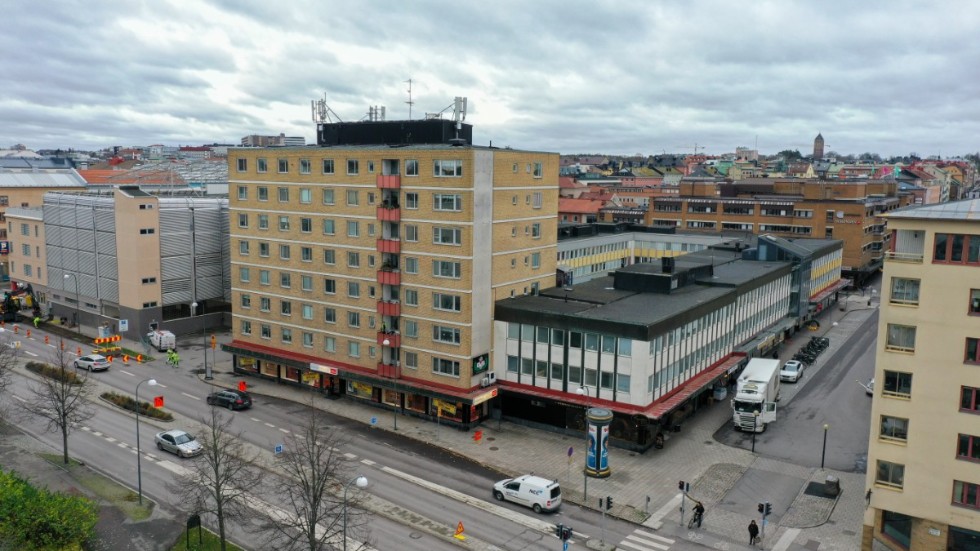 Ett av de mest uppmärksammade av alla rivningar är kvarteret Druvan 22, mellan Hamngatan och Storgatan, där kommunen givit fastighetsägaren Castellum rivningslov, skriver Dan Hallemar och Veronica Hejdelind.