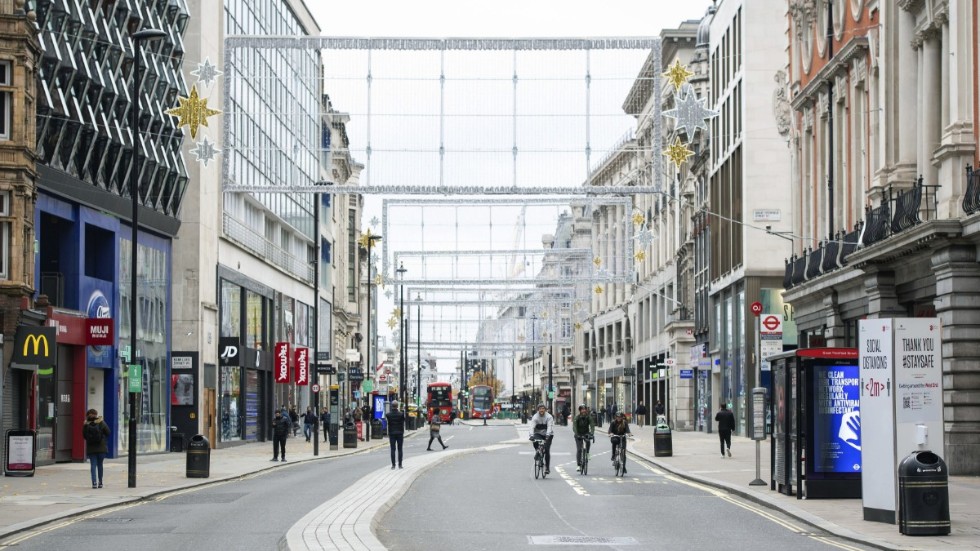 Glest på annars stimmiga Oxford Street i London på lördagen.