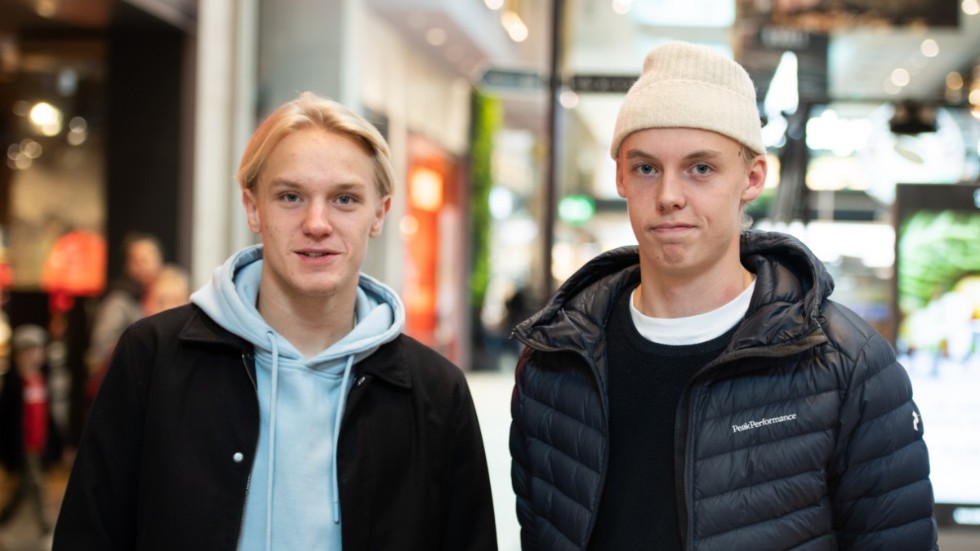 Adam Karlsson och Karlsson är på besök i Stockholm över helgen.