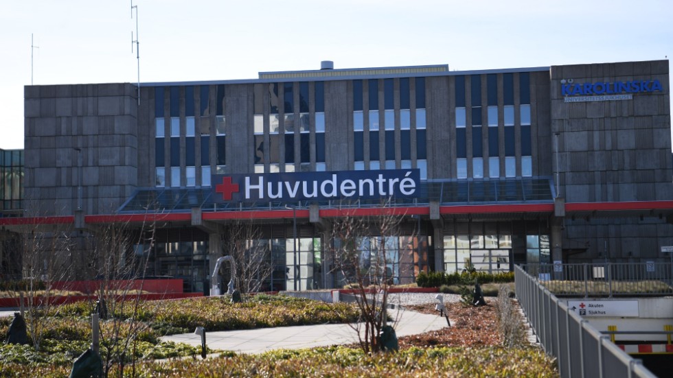 Karolinska universitetssjukhuset i Huddinge höjer beredskapen för att ta emot fler covidpatienter på intensivvårdsavdelning. Arkivbild.