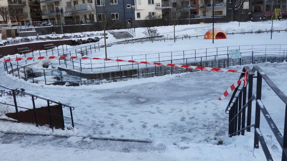 Delar av Strömparken har stängts av på grund av halkrisken.