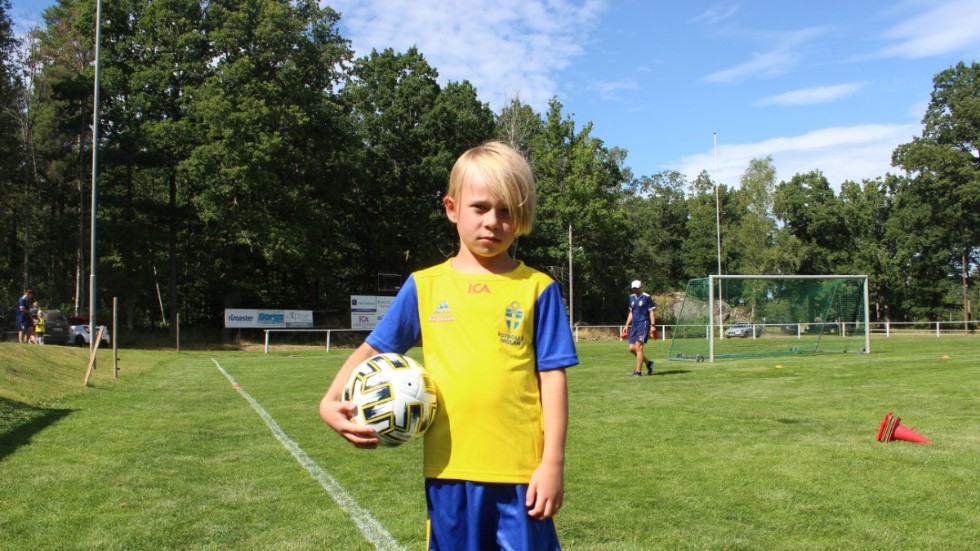Det här är första gången som Gunnar Phåls är med på fotbollsskolan. 