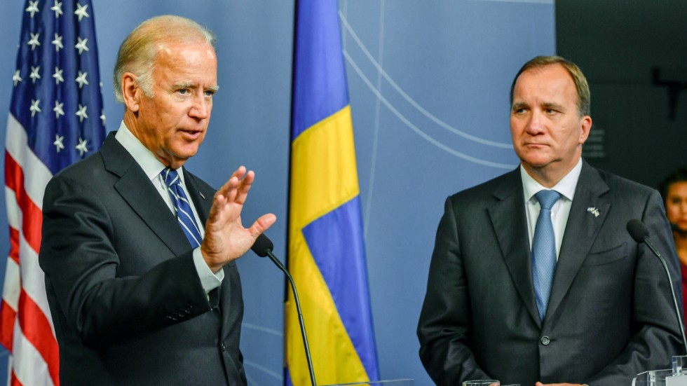 Statsminister Stefan Löfven (till höger) med USA:s dåvarande vicepresident Joe Biden på ett möte i Rosenbad 2016. Arkivfoto.