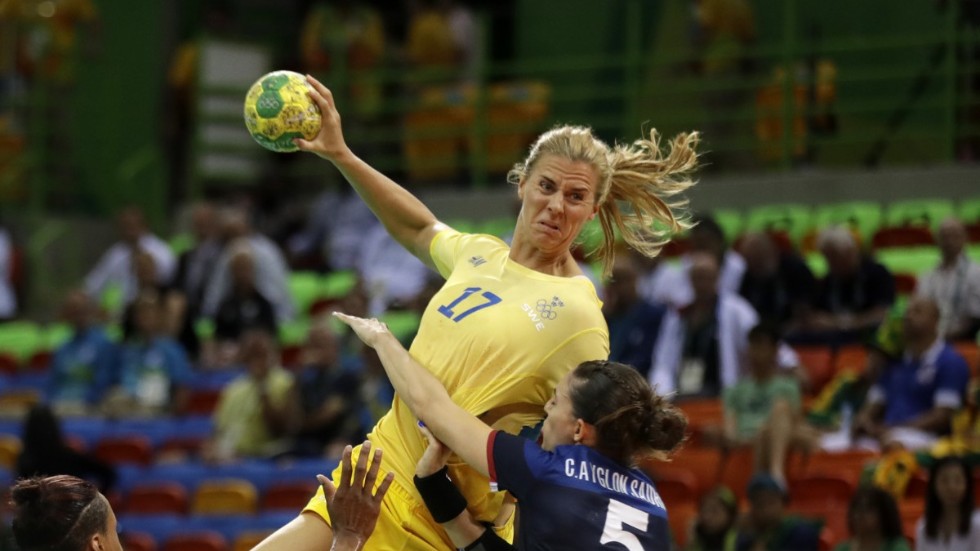 Linnea Torstensson i en match mot Frankrike 2016 då hon slutade i det svenska landslaget. Arkivbild.