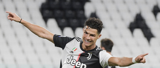 Ronaldos dubbel tar Juventus nära titeln