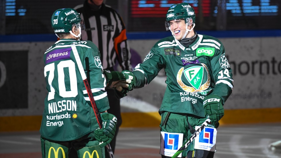 Michael Lindqvist (höger) blev Färjestads hjälte när han satte 3–2 i förlängningen hemma mot Luleå. Jacob Nilsson (vänster) gjorde Färjestads första mål. Arkivbild.
