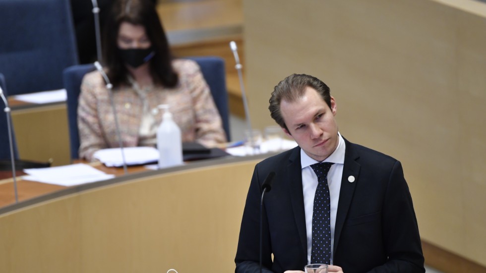 Talespersonen Markus Wiechel (SD) under onsdagens utrikespolitiska debatt i riksdagen.
