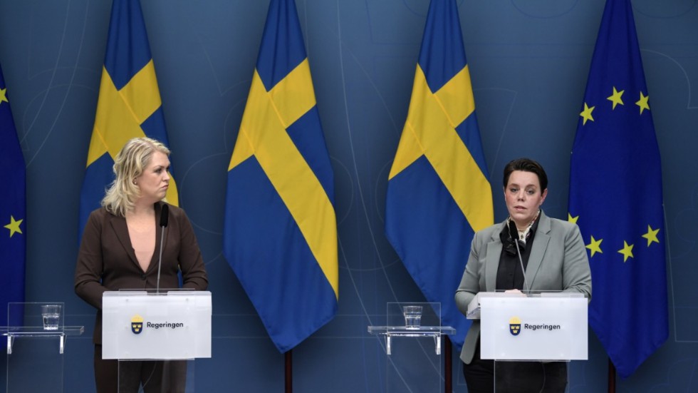Lena Hallengren (S), socialminister, och Marie Morell, ordförande i SKR:s sjukvårdsdelegation, deltar på pressträffen. 