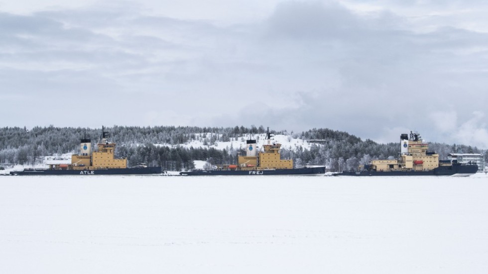 Isbrytarna Atle, Frej och Oden vid kaj i hamnen i Luleå. Arkivbild.
