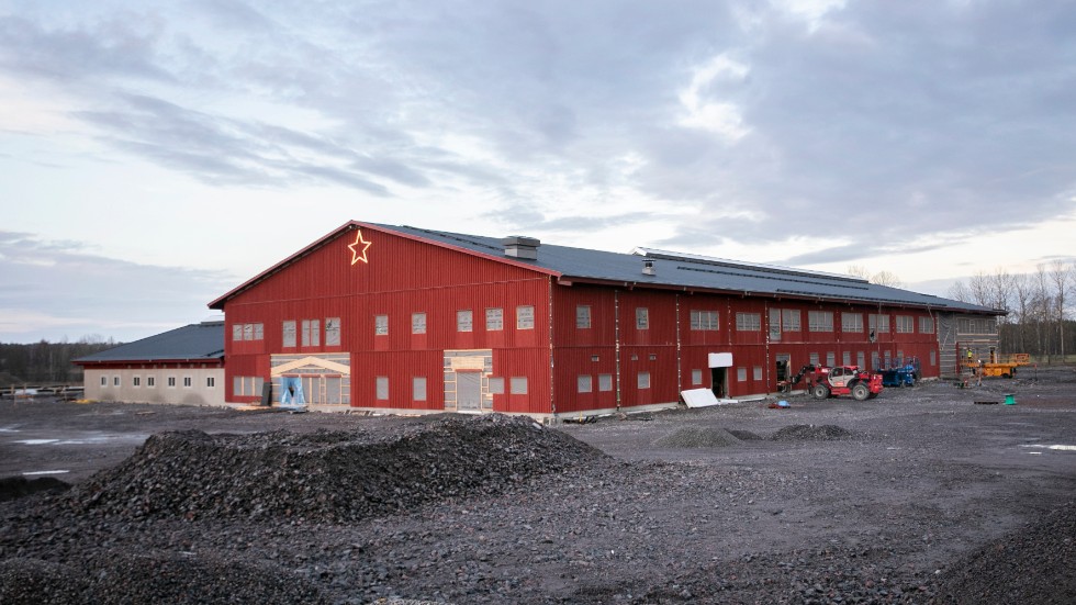 Nya ridanläggningen i Nyköping har väckt frågor som besvaras av verksamhetsansvarig för Nyköpings arenor.