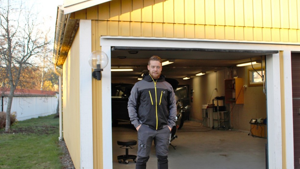 "Det finns ju en gräns för hur mycket man kan göra på sina egna bilar", säger Oscar Melkersson, som startat ett företag av sin hobby.
