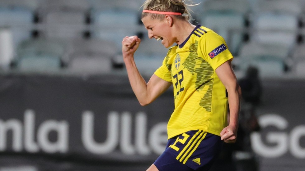 Sveriges Olivia Schough jublar efter sitt 3–0-mål under torsdagens EM-kvalmatch i fotboll mot Lettland på Gamla Ullevi.