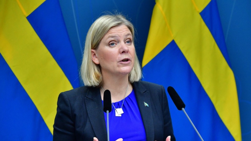 Som medborgare blir det allt svårare att tro vad statsministern menar med sitt "för svenska folkets bästa", skriver Ulf Axelson.