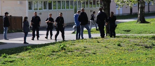 Stenkastning mot poliser i Gränby
