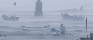 Många saknas till sjöss efter förödande cyklon