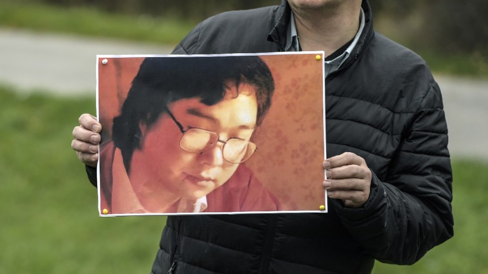 Att visa sitt stöd för den fängslade kinesisk-svenske förläggaren Gui Minhai uppskattas inte av det kommunistpartiet. Är du journalist kan det rendera i ett otrevligt brev från Kinas ambassad i Sverige.