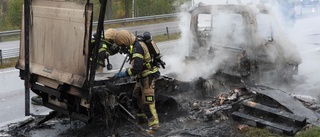 Lastbil brann på E4 – svårt att passera under släckningsarbetet