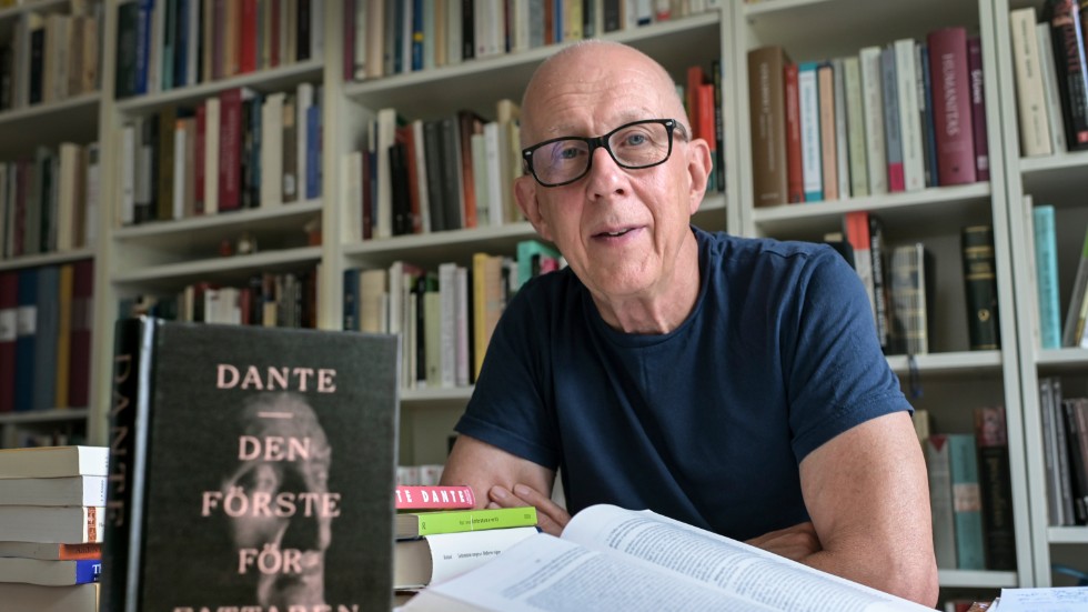 Anders Cullhed är översättare, kritiker och professor emeritus i litteraturvetenskap. Senast gav han 2017 ut essäsamlingen "Tidens guld" där han skriver om förmoderna författare som Horatius och Francesco Petrarca.