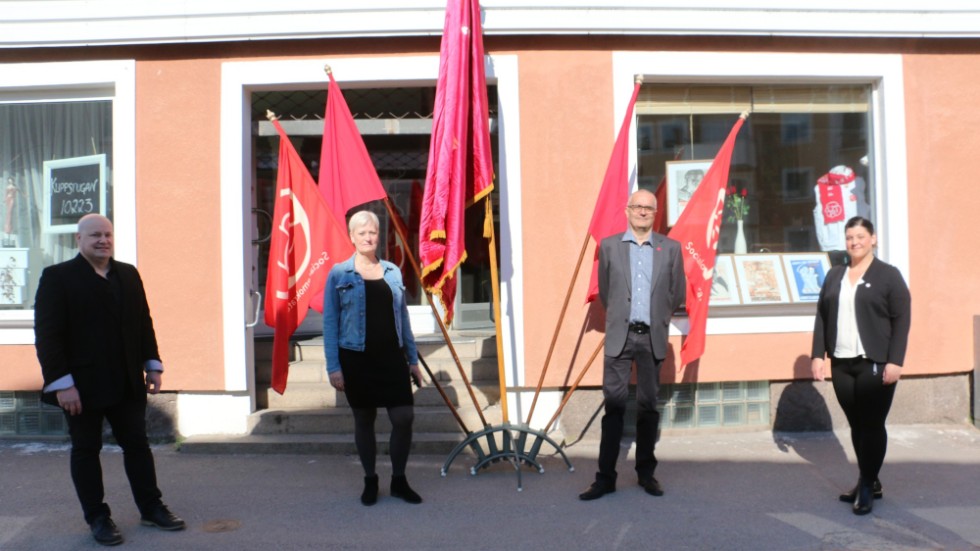 Micke Lång, Jeanette Persson, Tomas Söreling och Angelica Katsanidou vid Arbetarekommunens förstamajfirande i Hultsfred.