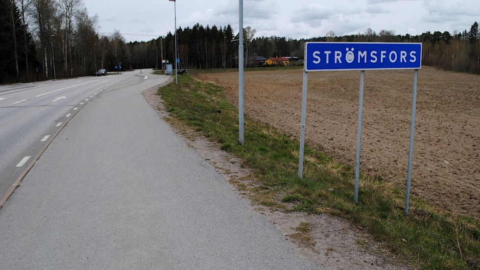 Bidraget till vägföreningen i Strömsfors för skötsel av grönytor utlovades betalas ut i maj, fortfarande har föreningen inte fått några pengar från kommunen. Arkivbild.