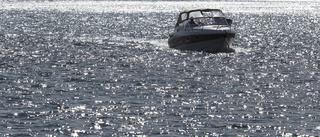 Båt klövs itu vid Stockholms inlopp