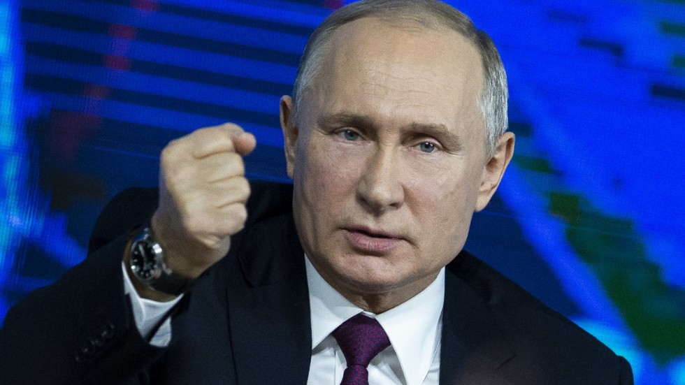 Världen hänger på president Vladimir Putins skräck och vanföreställningar, anser insändarskribenten.