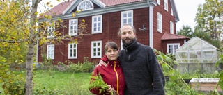 De lämnade Berlin för småländska landsbygden • "Ett paradis" • Hittade huset på nätet