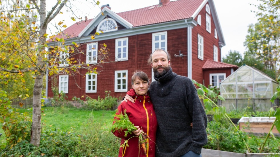 Ulrike och Robert Moeck längtade efter ett annat liv. 2018 lämnade de Berlin för ett pampigt hus från 1800-talet i Sjövik utanför Mariannelund.
