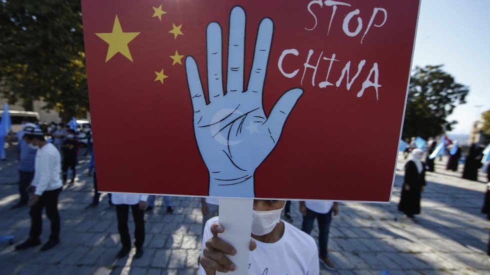 Turkiet har länge varit en fristad för uigurer. Men när landet gjort sig beroende av kinesiskt coronavaccin befaras att de hotas av utlämning till kinesiska fångläger.