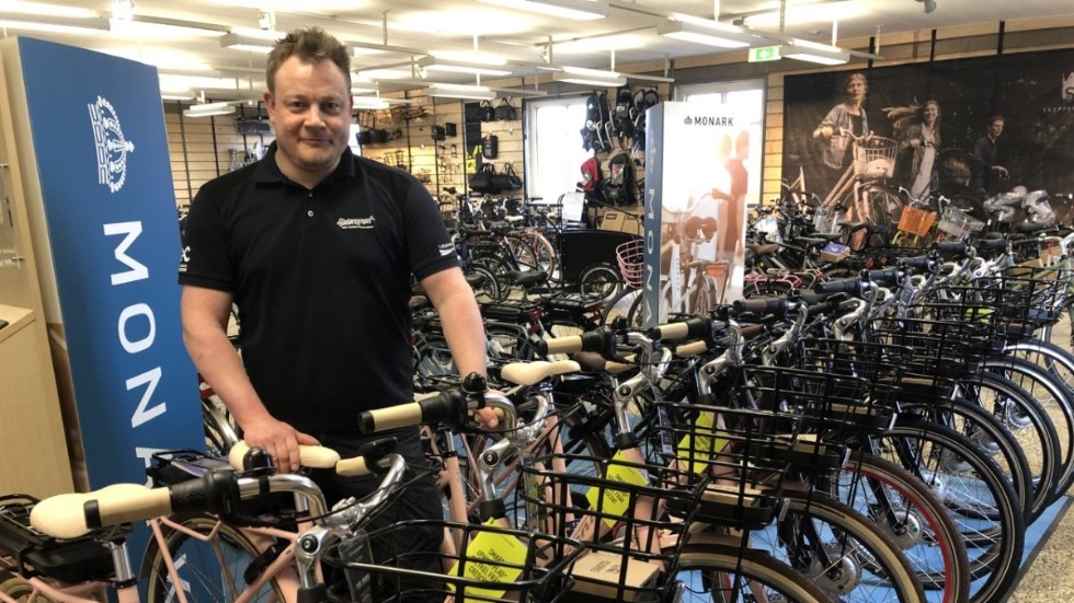 I Vimmerby är efterfrågan högst på elcyklar och cyklar för träning menar Jonatan Samuelsson på Motorsport. 