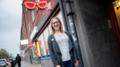 Känslan för gamla skyltar tänds på nytt – så bevaras skyltarna som gör Nyköpings gatubild