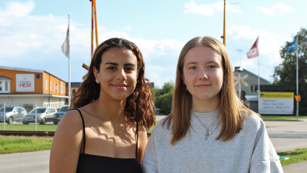 Jasmina Mohammed Mustafa och Emma Åberg vill vaccinera sig för att stoppa smittspridningen.