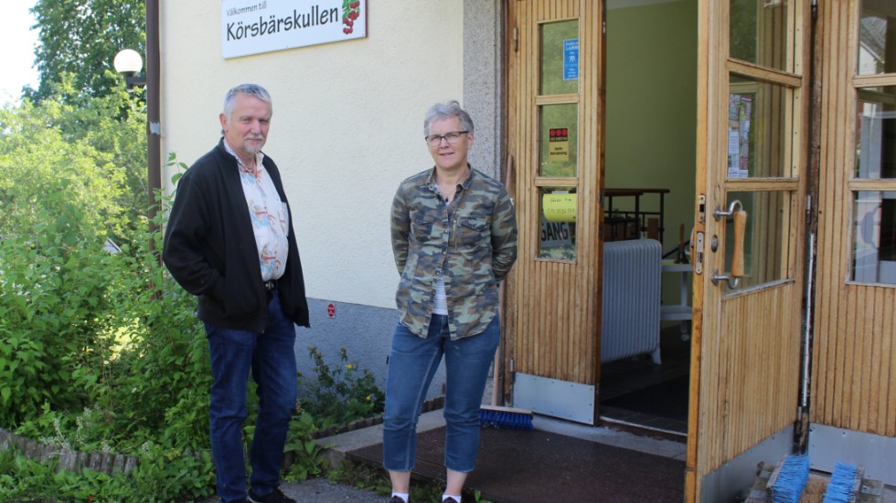 Erling Åberg och Karina Svensson är vice ordförande samt ordförande i den ekonimoska föreningen som driver Träffpunkt Körsbärskullen.
