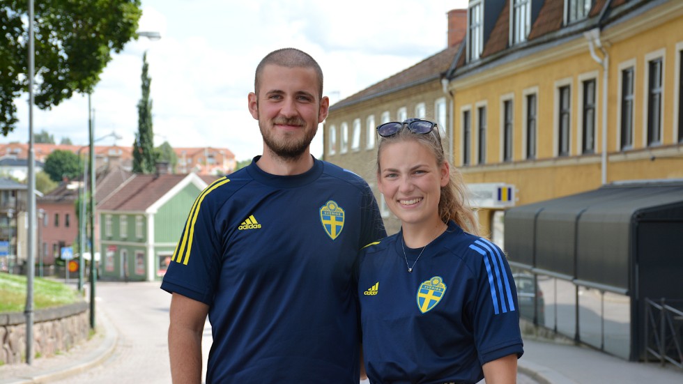 Hugo Bäckman från Vimmerby och Axelina Larsdotter från Växjö tror på vinst för Sverige.