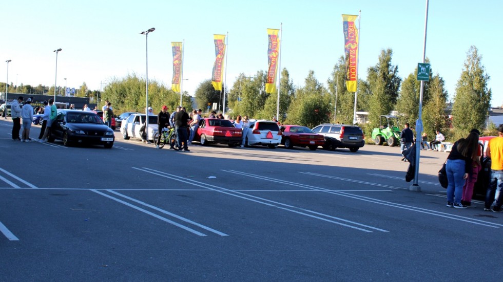 Bilträffen som arrangeras av Scumball Sweden kommer att arrangeras på Dollarstores parkering under fyra tillfällen i sommar.