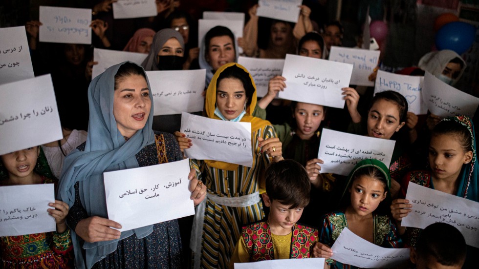 En manifestation för kvinnors och flickors rättigheter, som hölls inne på en privat skola i Afghanistans huvudstad Kabul i början av oktober.