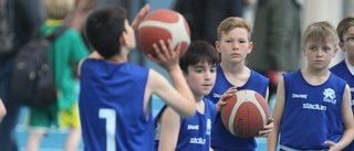 Se bilderna från stora basketfesten i Eskilstuna