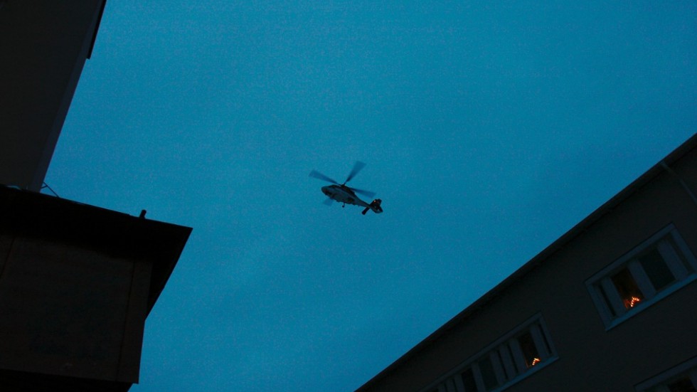 Barnet flögs till Norrlands universitetssjukhus i helikopter. Arkivbild.