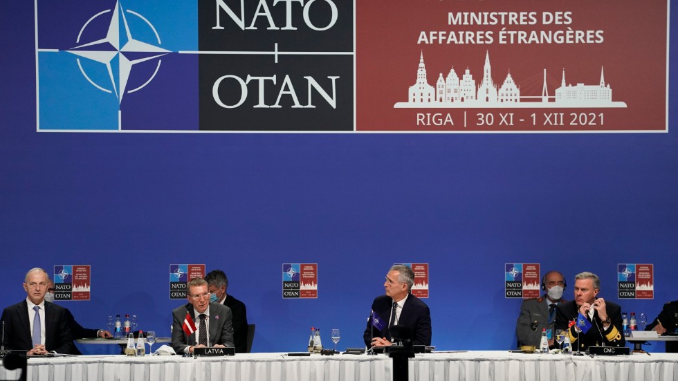Natos generalsekreterare Jens Stoltenberg, tvåa till höger, under ett möte med Natoländernas utrikesministrar i Riga i Lettland i november 2021. Arkivbild.
