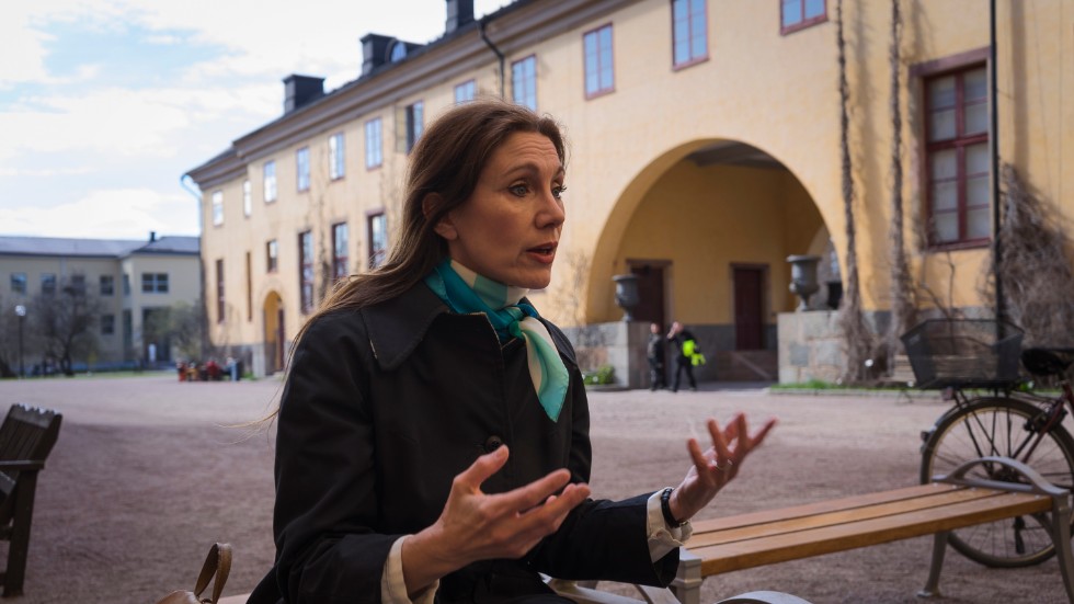 Statsvetaren Katarina Barrling ses här i Botaniska trädgården i Uppsala. Hon citeras uppskattande på dagens ledarsida i Folkbladet. 