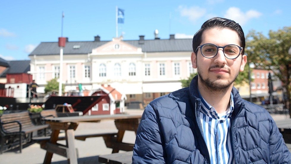 
Mohamed Sarkhosh i Vimmerby är en av de som blir svensk medborgare på nationaldagen den 6 juni 2022. "Jag fikar, äter tacos, firar högtider och talar inte om vad jag röstar, och i mitt hjärta har jag alla minnen från Syrien. Det är de bästa av två kulturer." säger han.