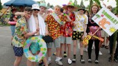 Utklädda examenspeppade ungdomar fyllde gatorna – karnevalen gjorde comeback efter pandemin: "Äntligen är vi igång igen"