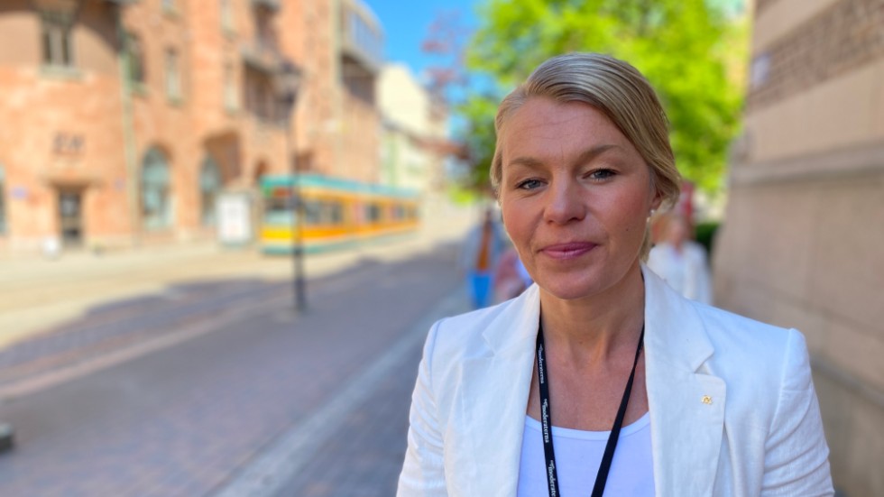 Sophia Jarl (M) svarar på de frågor Anna Bäck ställde till samtliga gruppledare om fritidshemmen i Norrköping.