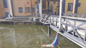 Prideflaggor vandaliserade – skadegörelsen polisanmäld