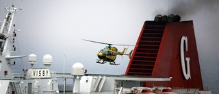 Ambulanshelikoptern larmades till båten