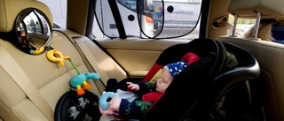 Expert larmar om felvända barn i bil: "Oroväckande"