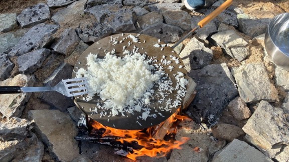 Lär dig göra upp en eld & laga enkel mat på den. 