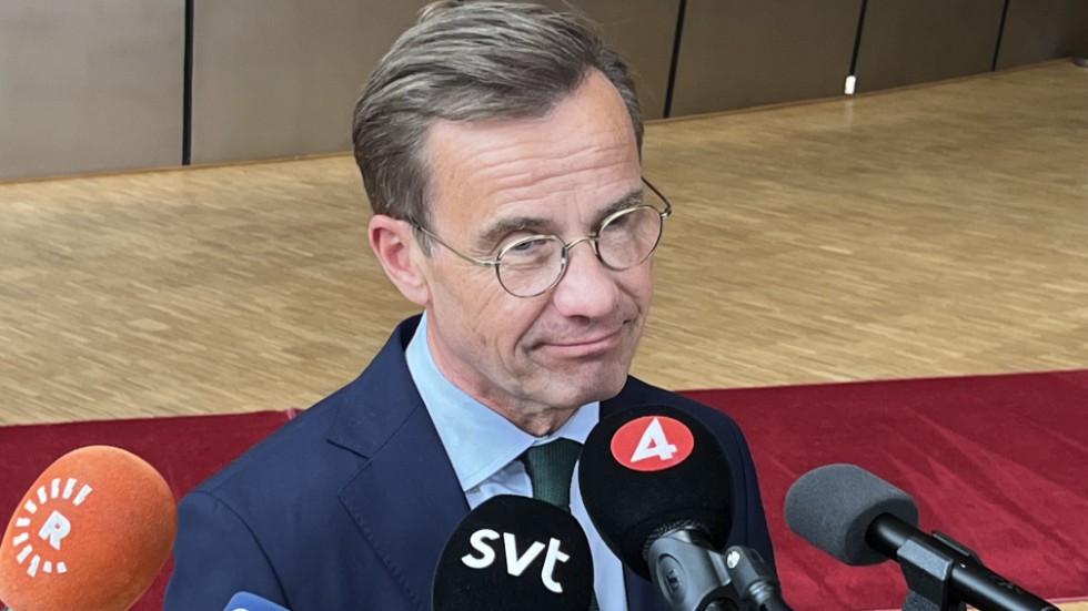 Statsminister Ulf Kristersson (M) anländer till toppmötet i Bryssel.